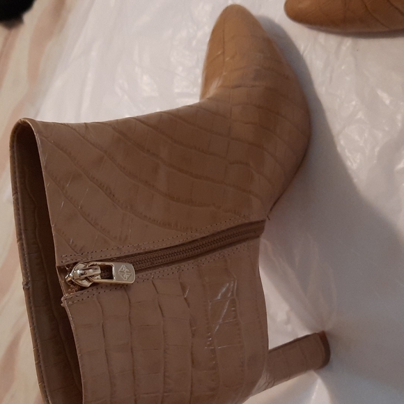 Blonde or light tan Antonio Melani boots size 10M crocodile leather - Picture 6 of 10